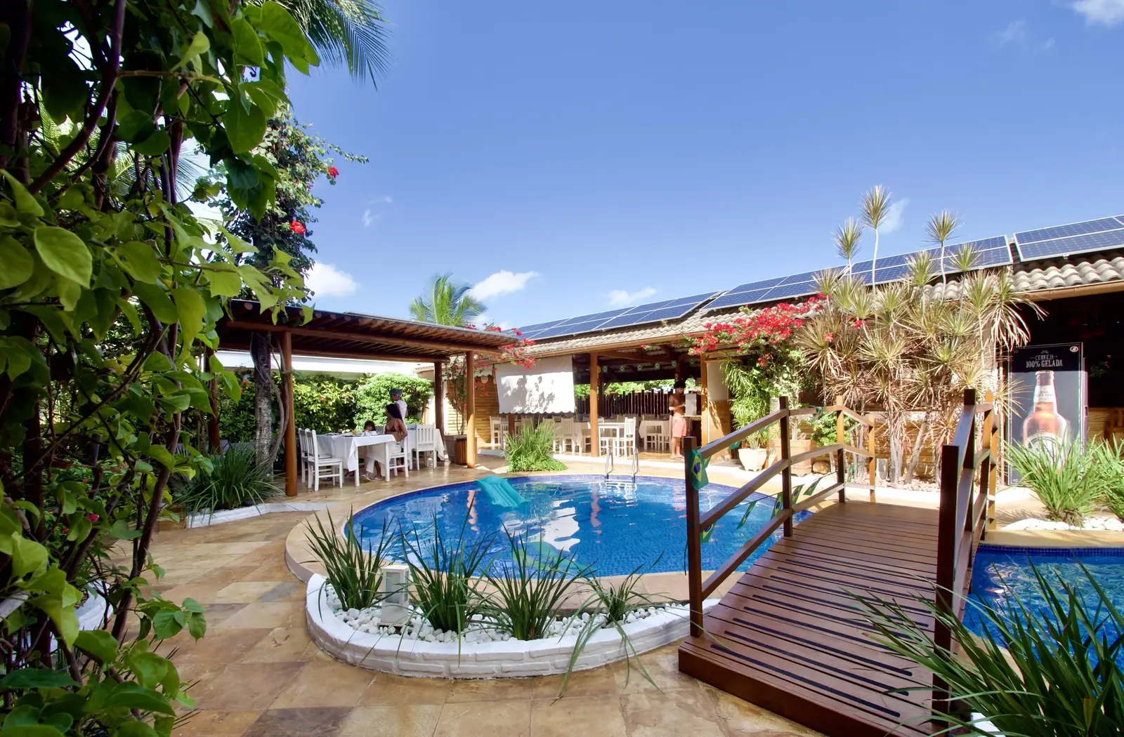 Piscina e área de lazer